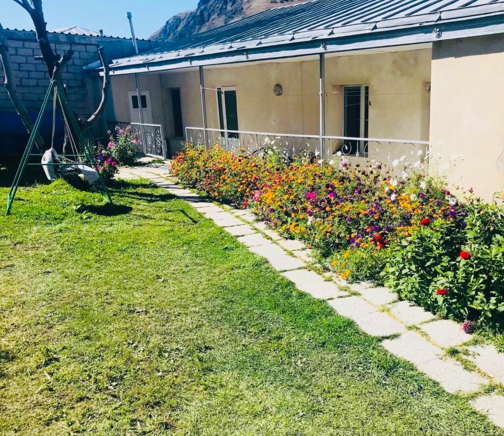 Mikheil Pitskhelauri Guest House Kasbegi Buitenkant foto